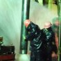 Les ouvriers continue a travailler pendant la nuit pour calmer l'eruption