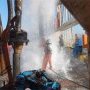La grande force de l'eprution d'eau extraordinaire de forage MHB-1 (…)