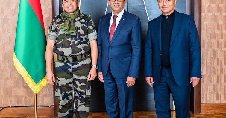 Refondation : Michaël Randrianirina réunit pour la première fois Ravalomanana et Rajaonarimampianina