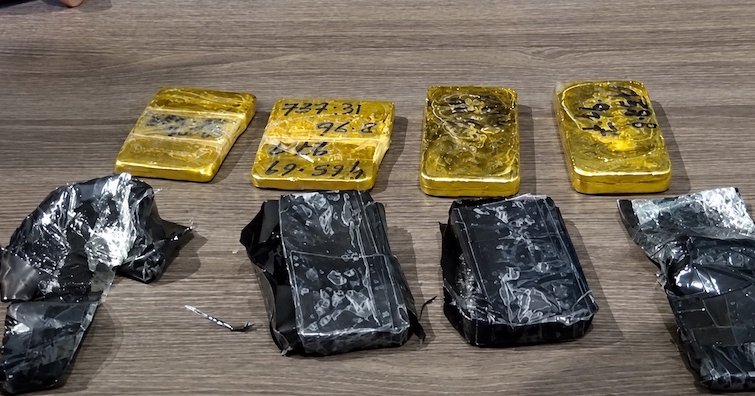 Trafic d'or : près de 6 kg de lingots d'or interceptés à Ivato, le président de la Refondation évoque « un réseau »