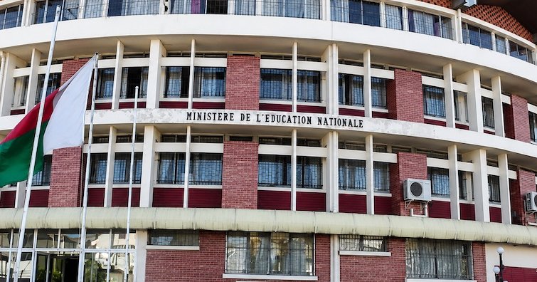 Détournement de deniers publics au MEN : 1 841 tables-bancs au cœur d'une affaire à plus de 833 millions d'ariary