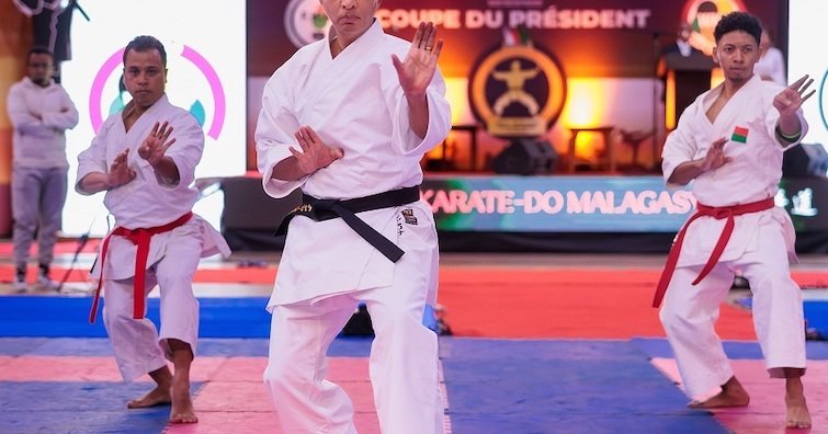 Le kata tsokami du « 6ème dan » Rajoelina